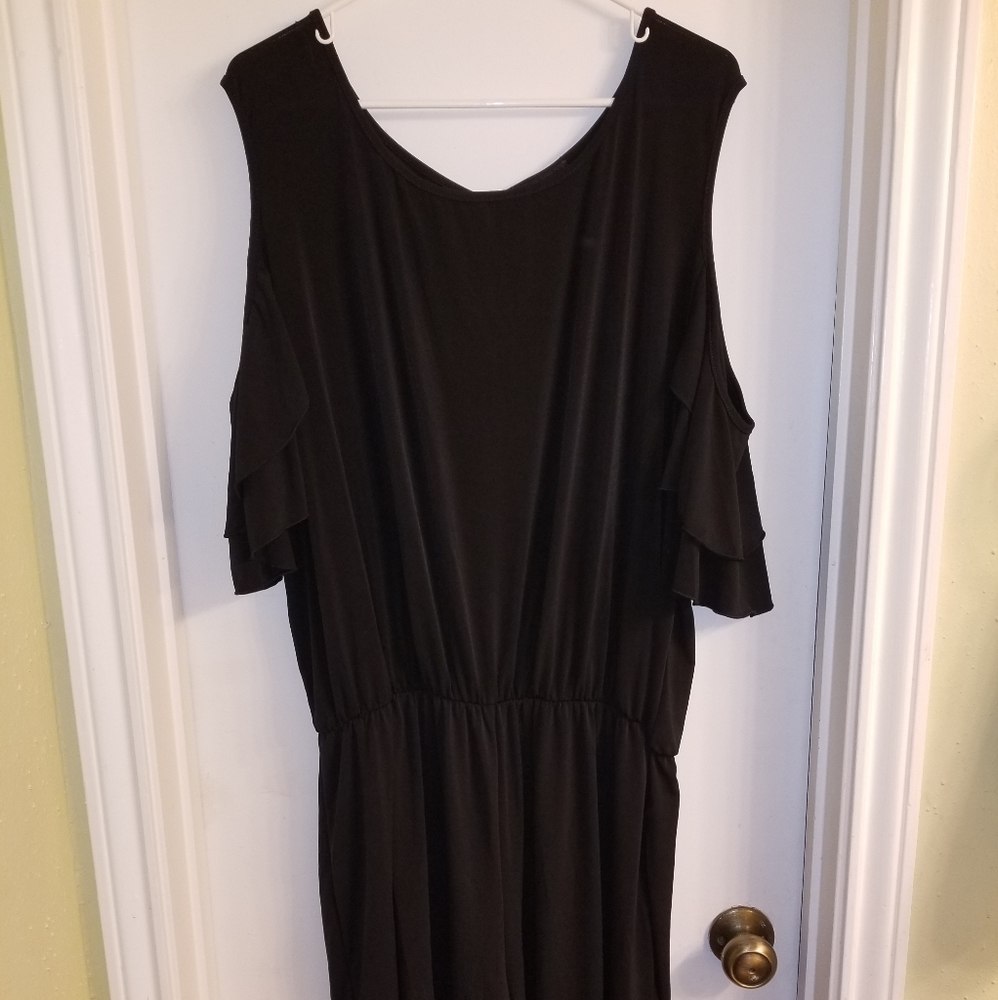 PLUS SIZE Romper with PeekABoo Shoulder